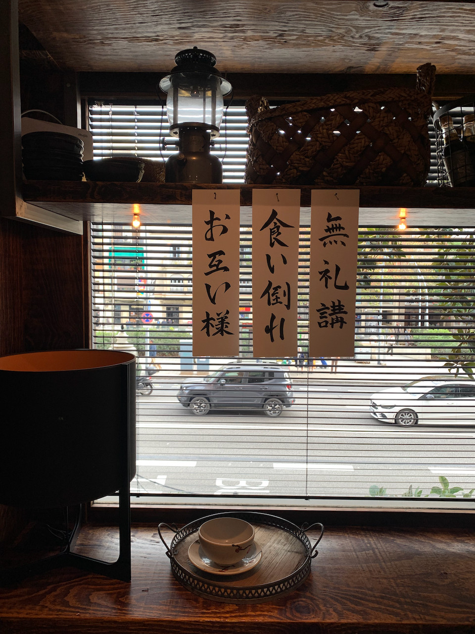 Detalle interior del restaurante Monster Sushi en Gal·la Placídia, Barcelona, reestyling realizado por Quorum Ingeniería y Construcción.
