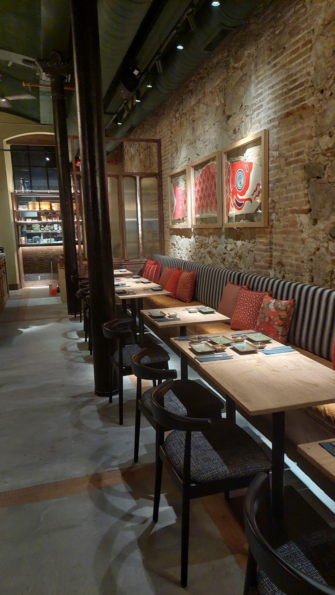 Proyecto integral de reforma restaurante Monster Sushi en Aribau, Barcelona