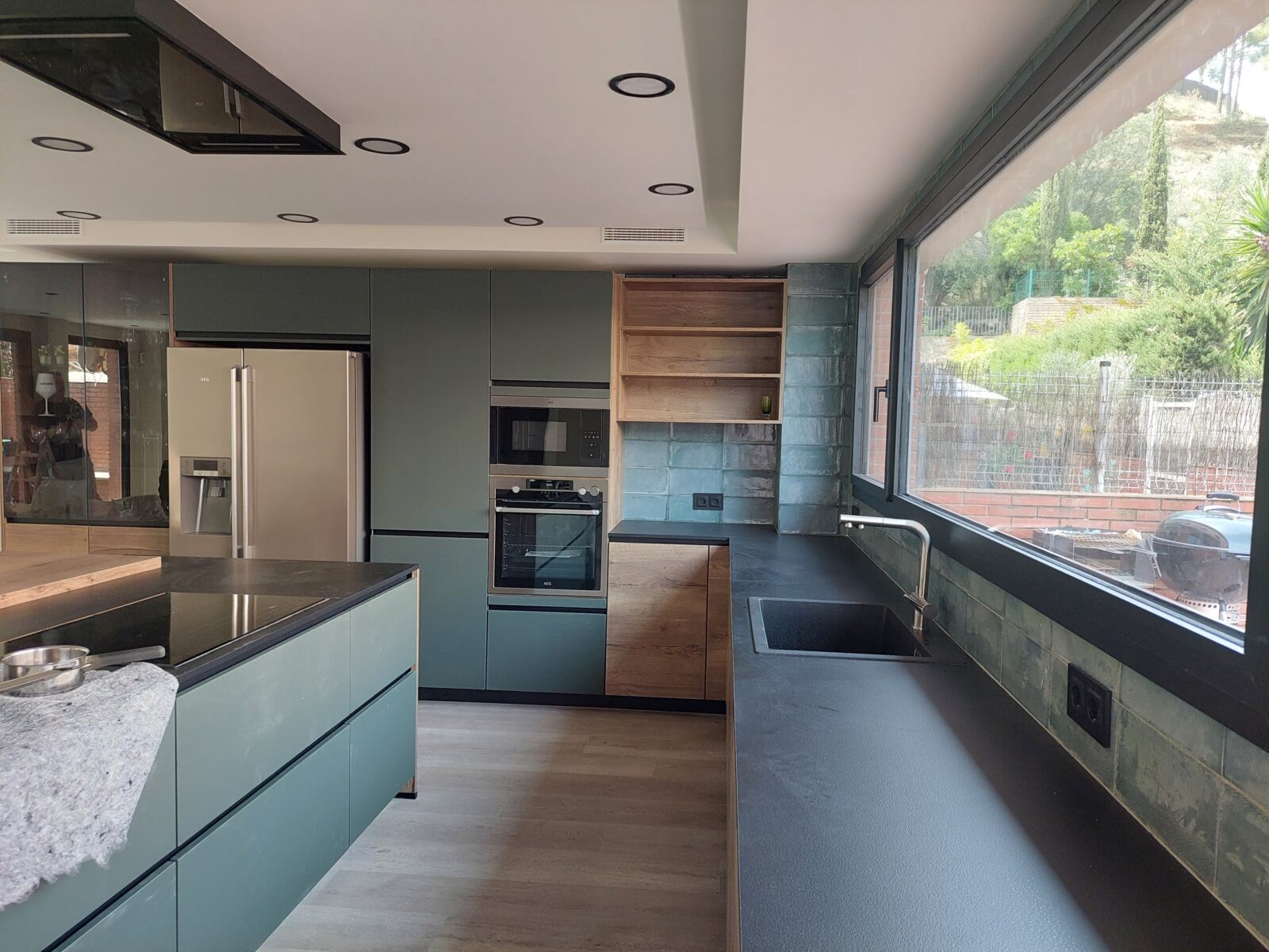 Cocina reformada en vivienda unifamiliar de Cabrils con acabados modernos