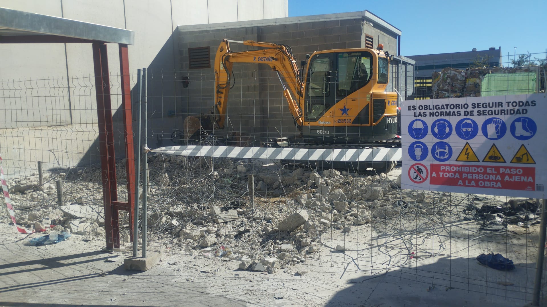 Picado de losa de hormigón para depósito de agua contraincendios Ametller Origen
