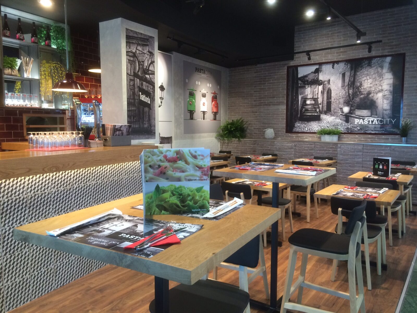 Vista general del restaurante Pasta City en el Centro Comercial Portal de la Marina (Ondara), con decoración y acabados finales.