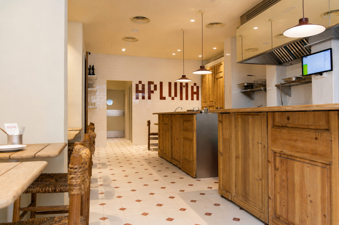 Reforma del restaurante APLUMA en Les Corts, Barcelona